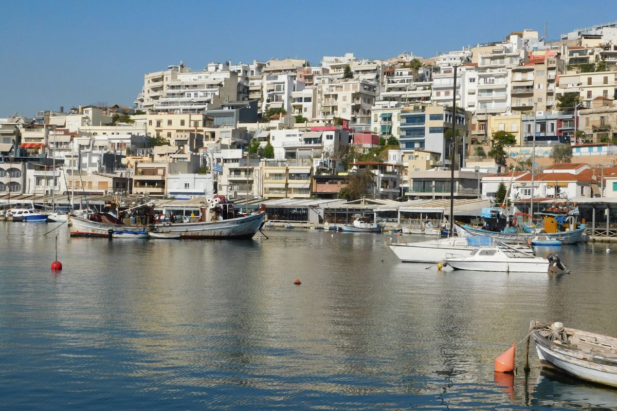 Porticciolo di Mikrolimano al Pireo, barche e taverne di pesce