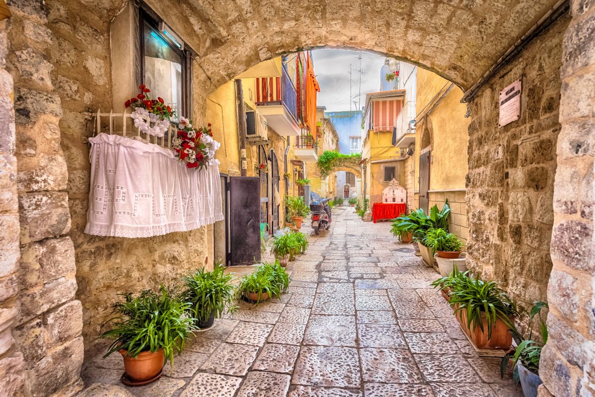 Bari Vecchia, vicoli bianchi e Strada delle Orecchiette