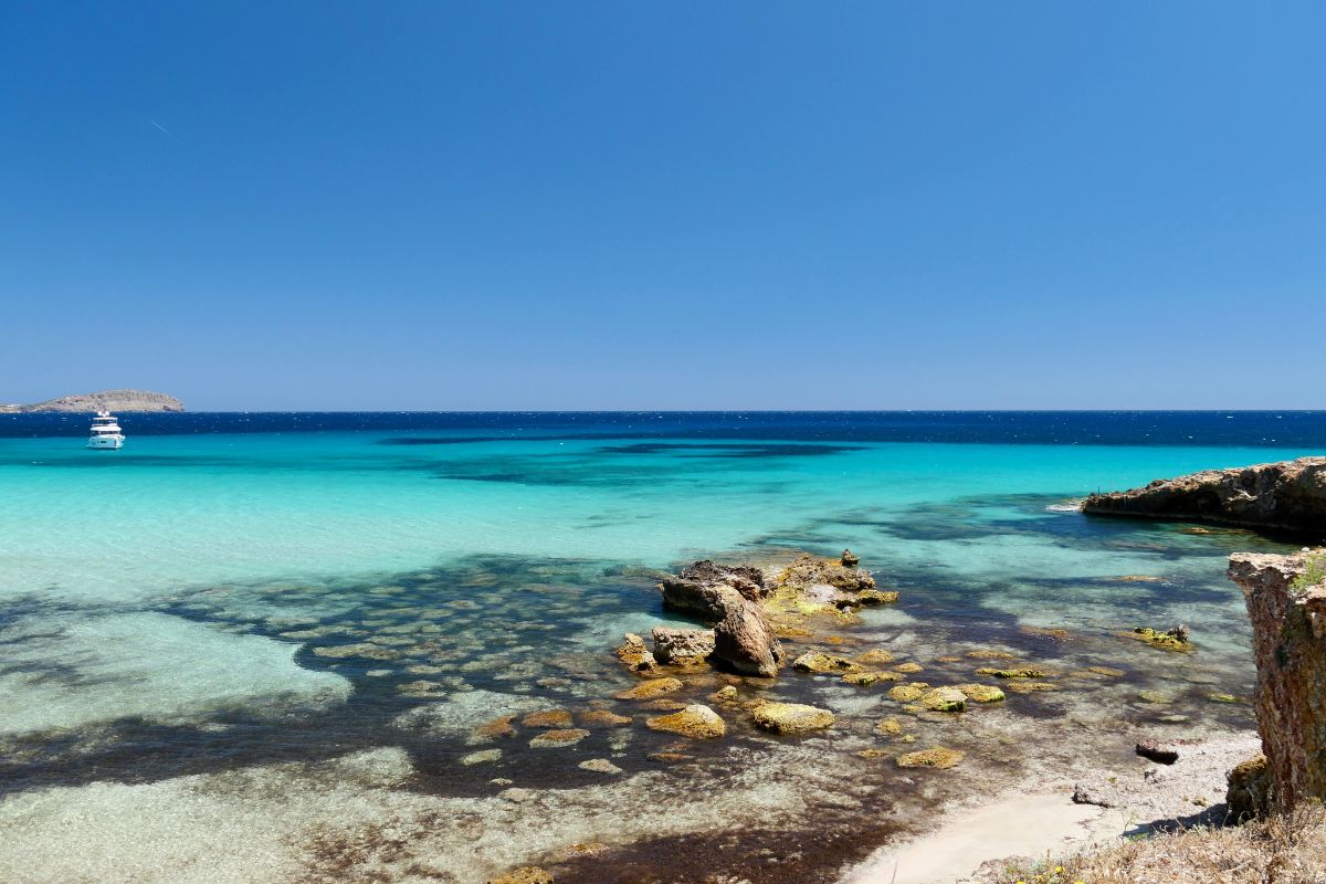 Parco naturale di Ses Salines a Ibiza, saline rosate e fenicotteri