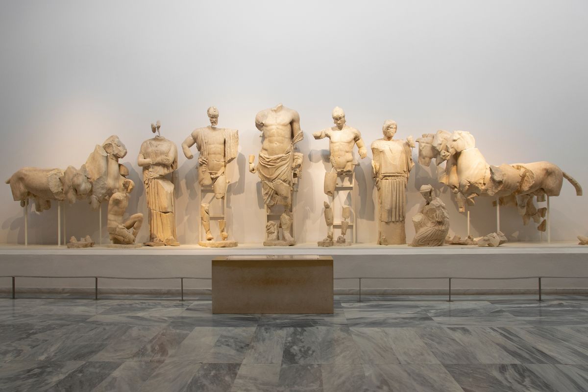 Museo Archeologico di Olimpia, con i frontoni del tempio di Zeus e l'Hermes di Prassitele