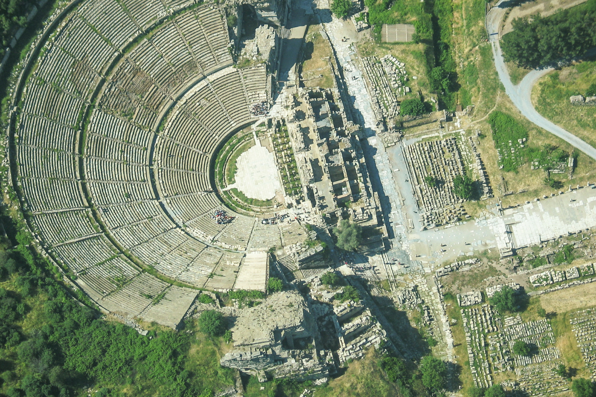 Grande Teatro di Efeso, l'anfiteatro romano da 25.000 posti scavato nella collina