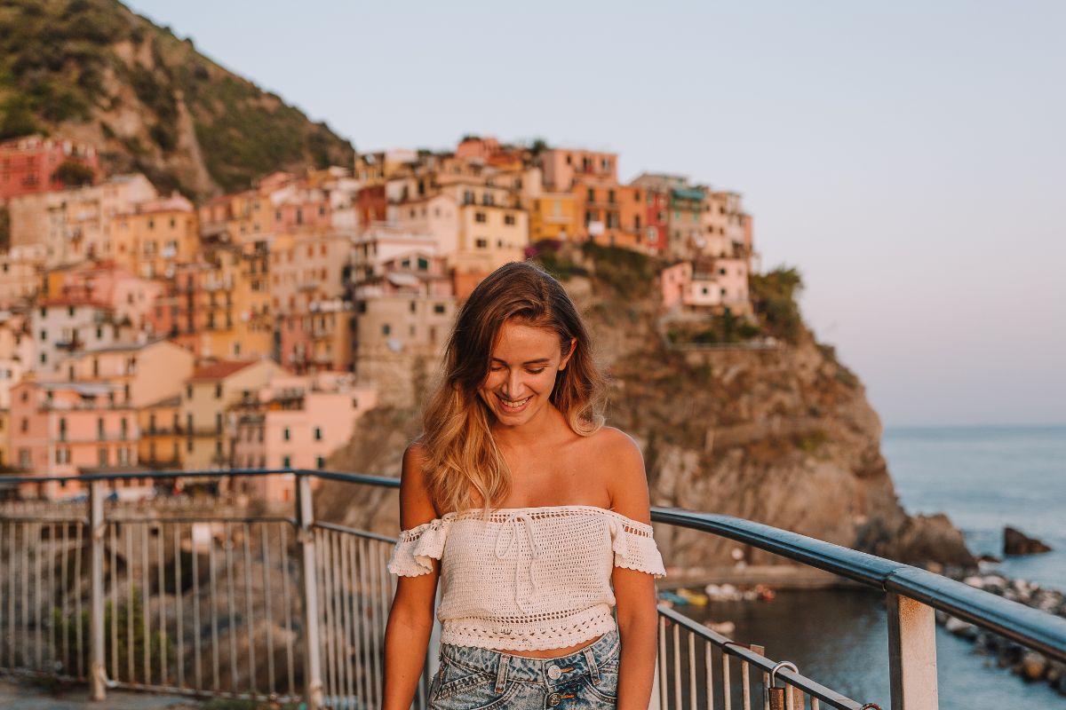 Manarola, il borgo piu fotografato delle Cinque Terre, case pastello sulla scogliera