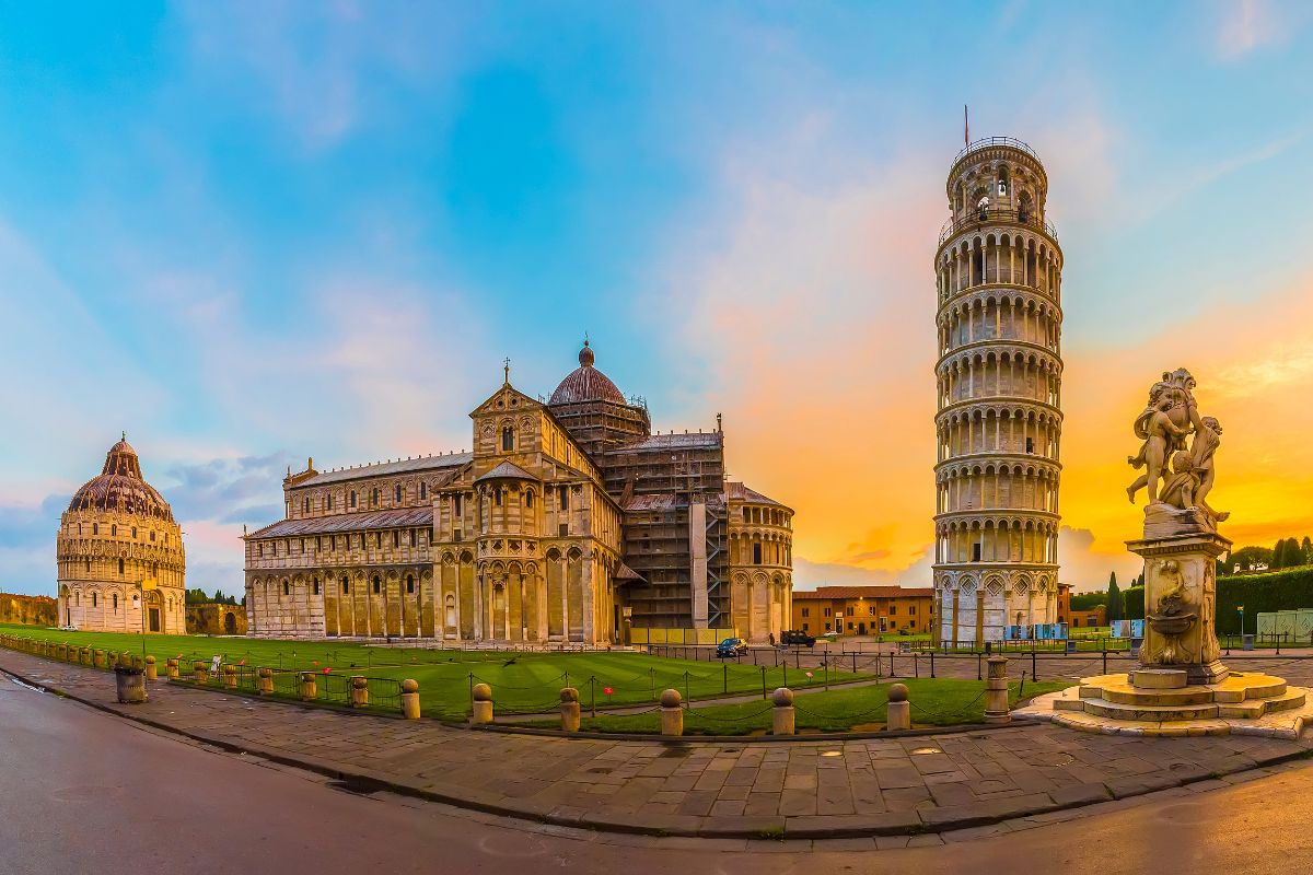 Torre pendente di Pisa in Piazza dei Miracoli, patrimonio UNESCO