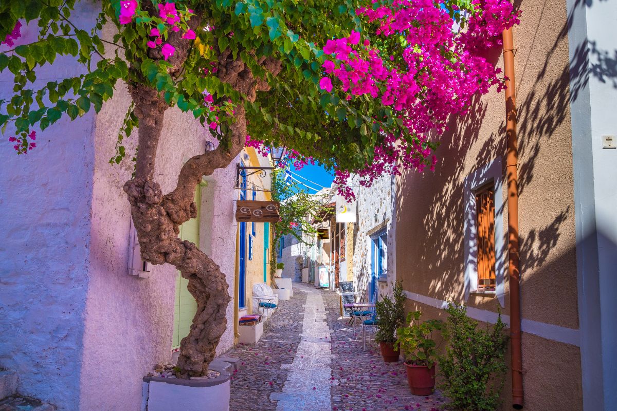 Ano Syros, borgo medievale sulla collina di Syros, vicoli e scalinate verso San Giorgio