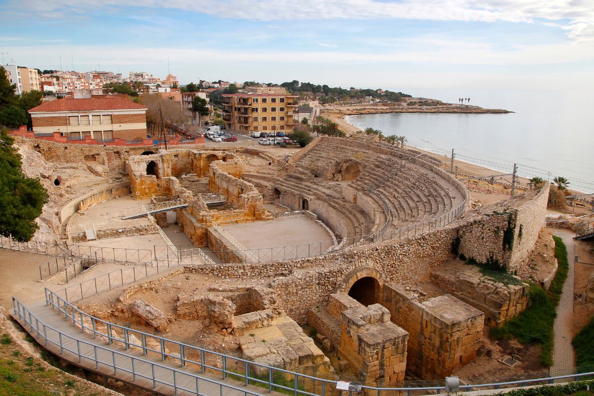 Anfiteatro Romano di Tarragona affacciato sul mare, patrimonio UNESCO