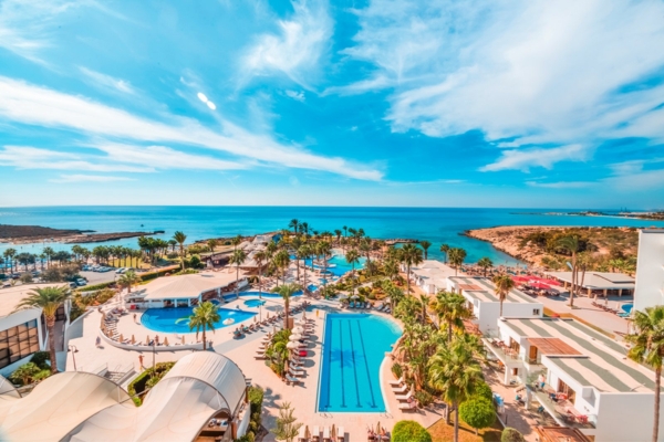 Esplora il Lusso e il Relax al Searesort Adams Beach Hotel ad Ayia Napa, Cipro Francorosso - offerta Wow Viaggi