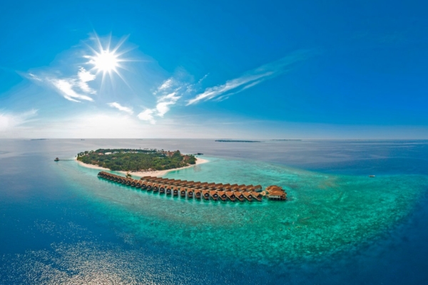 Offerta Last Minute - Esplora il Paradiso Tropicale alle Maldive con l'Offerta Esclusiva di Turisanda e Wow Viaggi: Reethi Faru Resort nell'Atollo di Raa- Offerta Turisanda