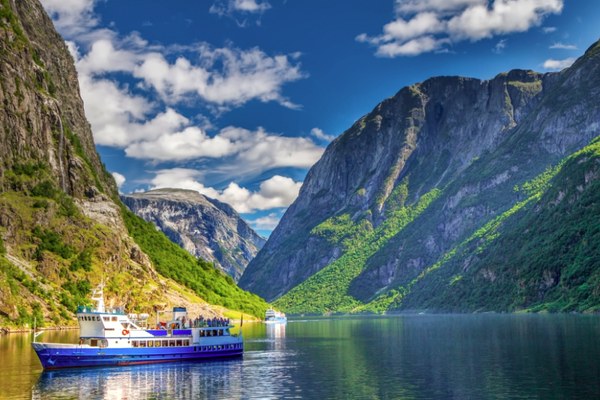Offerta Fiordi Capo Nord Lapponia: 14 Giorni Minicrociere, Treno Flåm, Sole Mezzanotte, Miniera Kiruna, Kungsleden Trekking, Tour Artico Completo Norvegia